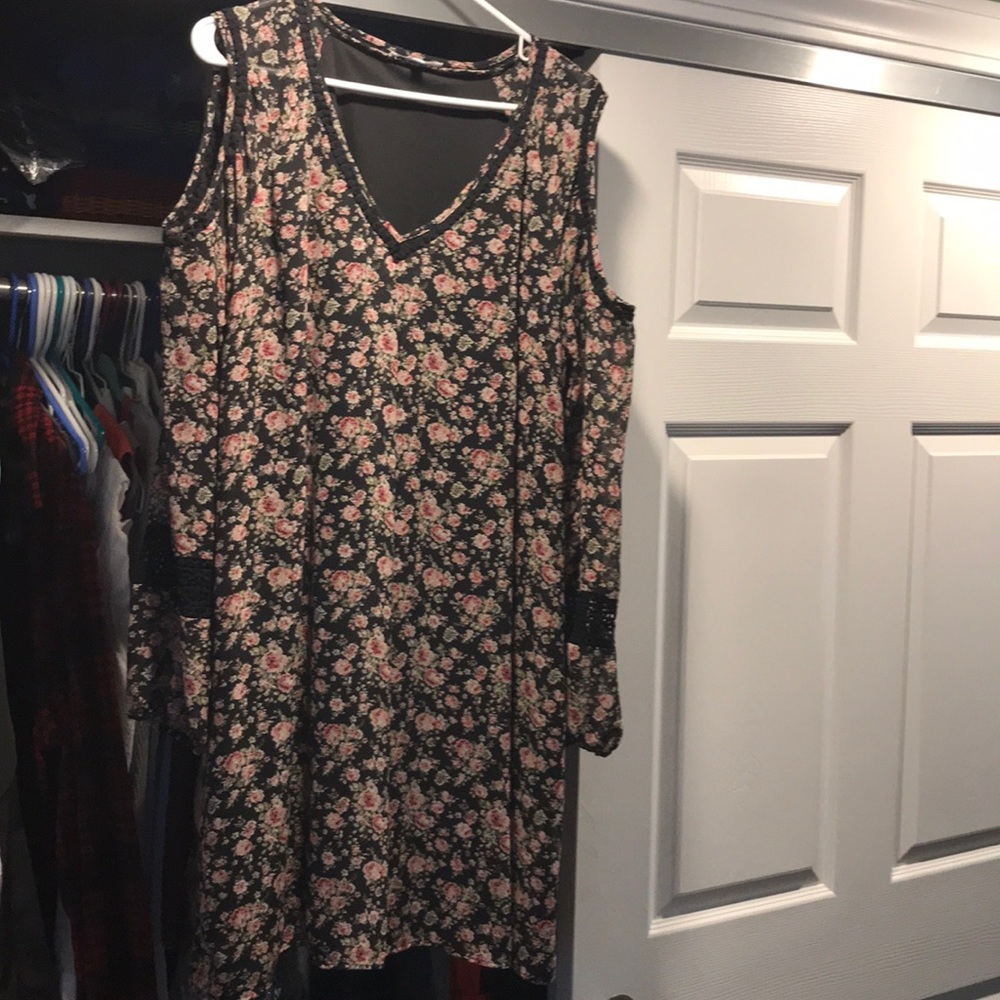 Like new Casual cold shoulder dress